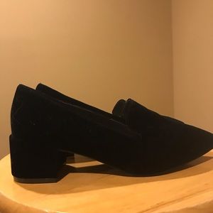 Black velvet pumps